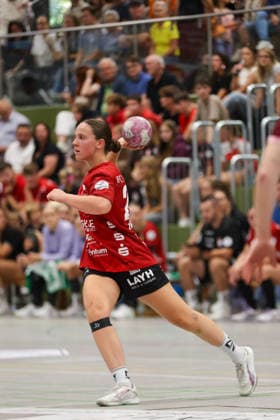 Lisa Fuchs (SG Nürtingen-Zizishausen, 24) spielt einen Pass GER, SG Nuertingen-Zizishausen vs. HL Buchholz 08-Rosengarten, Handball, 2. ALSCO Handball Bundesliga Frauen, 4. Spieltag, Spielzeit 2026 2027, 19.09.2026 GER, SG Nuertingen-Zizishausen vs. HL Buchholz 08-Rosengarten, Handball, 2. ALSCO Handball Bundesliga Frauen, 4. Spieltag, Spielzeit 2026 2027, 19.09.2026 Steinenberg Copyright: xEibner-Pressefoto SoerenxHerwegx EP_SHG