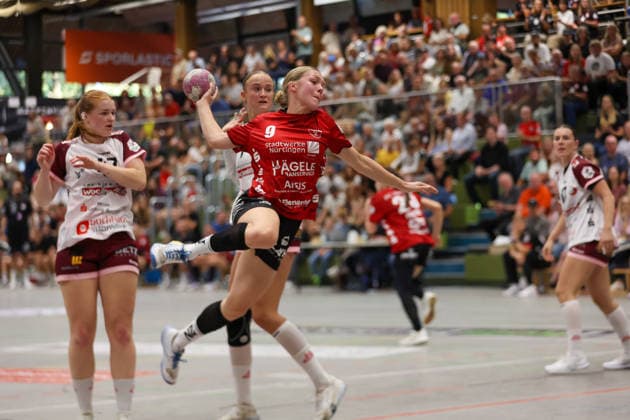 Ronja Bühler (SG Nürtingen-Zizishausen, 9) beim Wurf GER, SG Nuertingen-Zizishausen vs. HL Buchholz 08-Rosengarten, Handball, 2. ALSCO Handball Bundesliga Frauen, 4. Spieltag, Spielzeit 2026 2027, 19.09.2026 GER, SG Nuertingen-Zizishausen vs. HL Buchholz 08-Rosengarten, Handball, 2. ALSCO Handball Bundesliga Frauen, 4. Spieltag, Spielzeit 2026 2027, 19.09.2026 Steinenberg Copyright: xEibner-Pressefoto SoerenxHerwegx EP_SHG