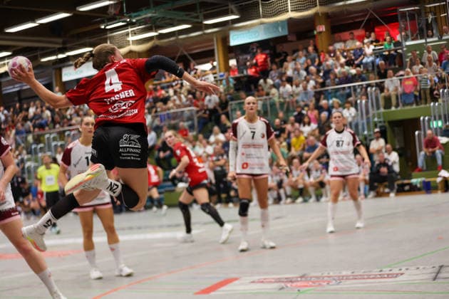 Nina Fischer (SG Nürtingen-Zizishausen, 4) beim Wurf GER, SG Nuertingen-Zizishausen vs. HL Buchholz 08-Rosengarten, Handball, 2. ALSCO Handball Bundesliga Frauen, 4. Spieltag, Spielzeit 2026 2027, 19.09.2026 GER, SG Nuertingen-Zizishausen vs. HL Buchholz 08-Rosengarten, Handball, 2. ALSCO Handball Bundesliga Frauen, 4. Spieltag, Spielzeit 2026 2027, 19.09.2026 Steinenberg Copyright: xEibner-Pressefoto SoerenxHerwegx EP_SHG