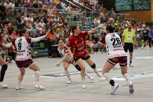 Lisa Wieder (SG Nürtingen-Zizishausen, 7) passt den Ball GER, SG Nuertingen-Zizishausen vs. HL Buchholz 08-Rosengarten, Handball, 2. ALSCO Handball Bundesliga Frauen, 4. Spieltag, Spielzeit 2026 2027, 19.09.2026 GER, SG Nuertingen-Zizishausen vs. HL Buchholz 08-Rosengarten, Handball, 2. ALSCO Handball Bundesliga Frauen, 4. Spieltag, Spielzeit 2026 2027, 19.09.2026 Steinenberg Copyright: xEibner-Pressefoto SoerenxHerwegx EP_SHG