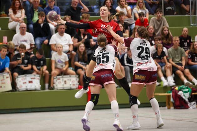 Nele Nusser (SG Nürtingen-Zizishausen, 11) beim Wurf GER, SG Nuertingen-Zizishausen vs. HL Buchholz 08-Rosengarten, Handball, 2. ALSCO Handball Bundesliga Frauen, 4. Spieltag, Spielzeit 2026 2027, 19.09.2026 GER, SG Nuertingen-Zizishausen vs. HL Buchholz 08-Rosengarten, Handball, 2. ALSCO Handball Bundesliga Frauen, 4. Spieltag, Spielzeit 2026 2027, 19.09.2026 Steinenberg Copyright: xEibner-Pressefoto SoerenxHerwegx EP_SHG