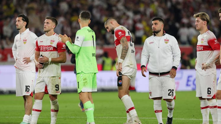 19.09.2026, Deutschland, Stuttgart, Fußball Bundesliga, VfB Stuttgart vs. Borussia Dortmund, Atakan Karazor (VfB) Ermedin Demirovic (VfB) Fabian Bredlow (VfB) Jeff Chabot (VfB) Deniz Undav (VfB) Angelo Stiller (VfB)