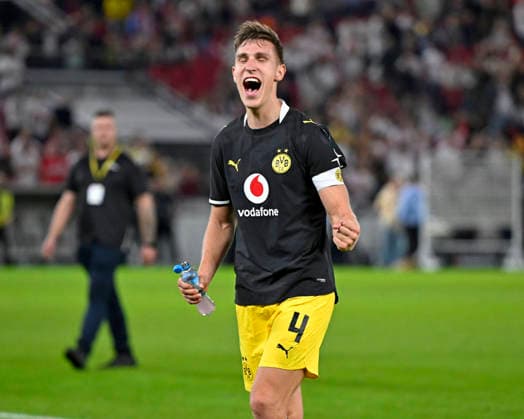 19.09.2026, Fussball 1. Bundesliga 2026 2027, 4.Spieltag, VfB Stuttgart - Borussia Dortmund, in der MHP-Arena Stuttgart, Nico Schlotterbeck (Borussia Dortmund) feiert nach dem Spiel