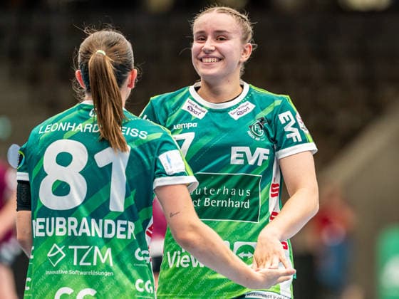 Lea Watzl (Frisch Auf Frauen, 07) klatscht nach einem Tor froehlich mit Lea Neubrander (Frisch Auf Frauen, 81) ab, Frisch Auf Goeppingen vs. HC Leipzig, Handball, 1. Bundesliga, Spielzeit 2026 2027, 19.09.2026 Frisch Auf Goeppingen vs. HC Leipzig, Handball, 1. Bundesliga, Spielzeit 2026 2027, 19.09.2026 Goeppingen Copyright: xMichaelxSchmidt Eibner-Pressefotx EP_MST