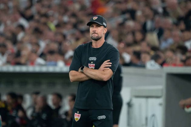 Sebastian Hoeneß (VfB Stuttgart, Trainer), enttäuscht, Enttäuschung, frustriert, Frust, verärgert, Ärger, GER, VfB Stuttgart vs. Borussia Dortmund, Fussball, 1. Bundesliga, 4. Spieltag, Spielzeit 2026 2027, 19.09.2026, DFL REGULATIONS PROHIBIT ANY USE OF PHOTOGRAPHS AS IMAGE SEQUENCES AND OR QUASI-VIDEO, GER, VfB Stuttgart vs. Borussia Dortmund, Fussball, 1. Bundesliga, 4. Spieltag, Spielzeit 2026 2027, 19.09.2026, Stuttgart Copyright: xEibner-Pressefoto EdwardxCheungx EP_ECG