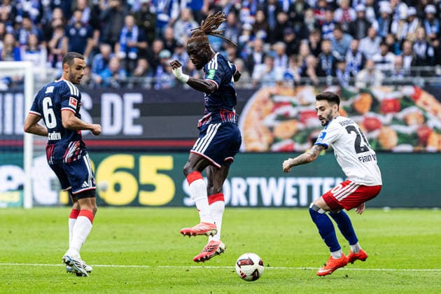 1. Fußball Bundesliga: Hamburger SV - 1. FC Köln; 19.09.2026 Ellyes Skhiri (1. FC Köln, 6), Gideon Mensah (1. FC Köln, 14), Fabio Vieira (Hamburger SV, 20) 1. Fußball Bundesliga 4. Spieltag: Hamburger SV - 1. FC Köln; Volksparkstadion, Hamburg; 19.09.2026 DFL regulations prohibit any use of photographs as image sequences and or quasi video. Copyright: xBEAUTIFULxSPORTS Buriakovx