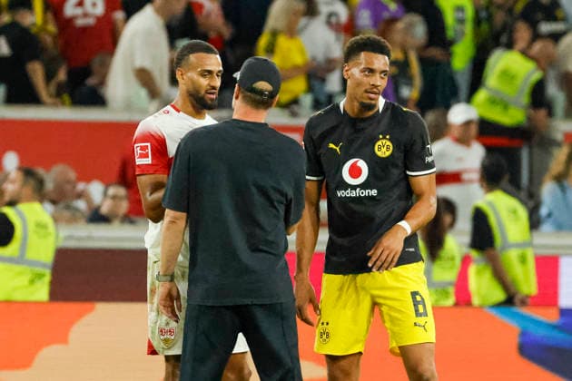 Josha Vagnoman (VfB Stuttgart, 04), Sebastian Hoeneß, Hoeness (VfB Stuttgart, Trainer) und Felix Nmecha (BVB Dortmund, 08) nach dem Spiel , Deutschland, Fussball, 1. Bundesliga, 4.Spieltag, 2026 2027, VfB Stuttgart vs. Borussia Dortmund, 19.09.2026, Stuttgart MHP Arena Deutschland Copyright: xGrantxHubbsx
