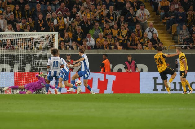 19.09.2026, xtgx, Fussball 2. Bundesliga, SG Dynamo Dresden - Hertha BSC Berlin, v.l. Patrice Covic (Dresden, 24) schiesst Tor, schießt, Torschuetze, erzielt Tor, Treffer, scores the goal 1:0 (DFL DFB REGULATIONS PROHIBIT ANY USE OF PHOTOGRAPHS as IMAGE SEQUENCES and or QUASI-VIDEO) Dresden