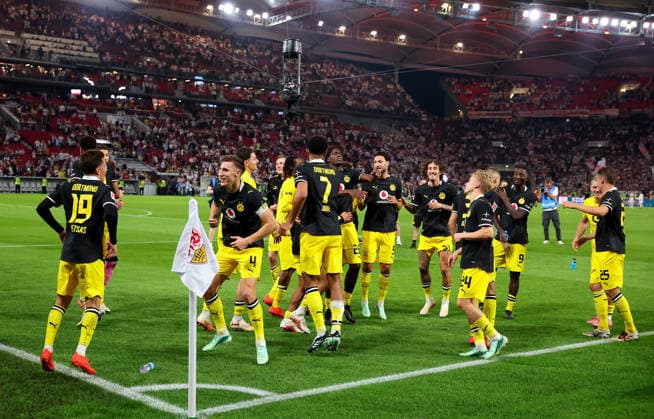 19.09.2026, Deutschland, Stuttgart, Fußball Bundesliga, VfB Stuttgart vs. Borussia Dortmund, Jubel, Schlußjubel Dortmund