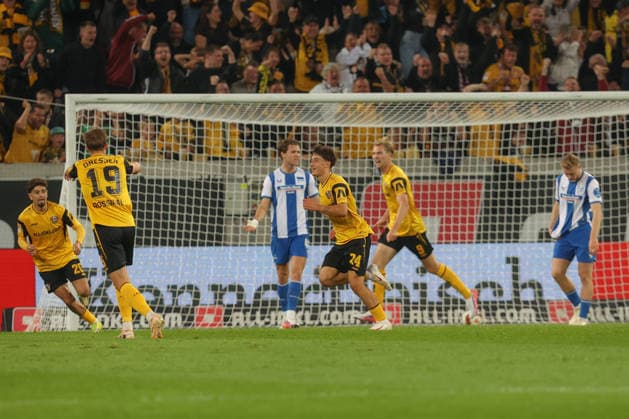 19.09.2026, xtgx, Fussball 2. Bundesliga, SG Dynamo Dresden - Hertha BSC Berlin, v.l. Patrice Covic (Dresden, 24) Jubel, Torjubel, jubelt ueber das Tor, celebrate the goal, celebration (DFL DFB REGULATIONS PROHIBIT ANY USE OF PHOTOGRAPHS as IMAGE SEQUENCES and or QUASI-VIDEO) Dresden