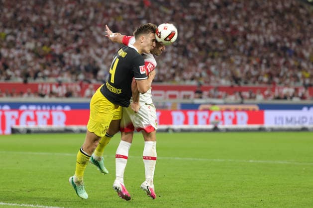 19.09.2026, Deutschland, Stuttgart, Fußball Bundesliga, VfB Stuttgart vs. Borussia Dortmund, Nico Schlotterbeck (Dortmund) Ermedin Demirovic (VfB)