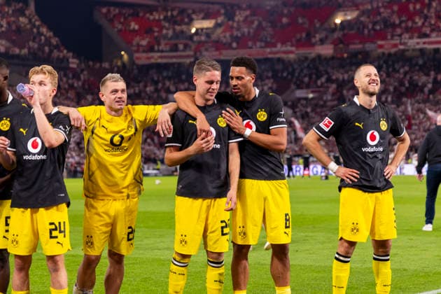 19.09.2026, Fussball, 4. Spieltag der 1. Fussball Bundesliga, VfB Stuttgart - Borussia Dortmund. v. l. Daniel Svensson (Borussia Dortmund), Julian Ryerson (Borussia Dortmund), Joey Veerman (Borussia Dortmund), Felix Nmecha (Borussia Dortmund), Waldemar Anton (Borussia Dortmund). Stuttgart MHP Arena Baden-Württemberg Deutschland xRHR-FOTO DEx Copyright: DennisxEwert RHR-FOTOx RHR-FOTO DE