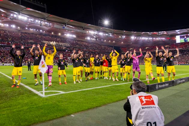 19.09.2026, Fussball, 4. Spieltag der 1. Fussball Bundesliga, VfB Stuttgart - Borussia Dortmund. Die Spieler des BVB bejubeln den Sieg in Stuttgart. Stuttgart MHP Arena Baden-Württemberg Deutschland xRHR-FOTO DEx Copyright: DennisxEwert RHR-FOTOx RHR-FOTO DE