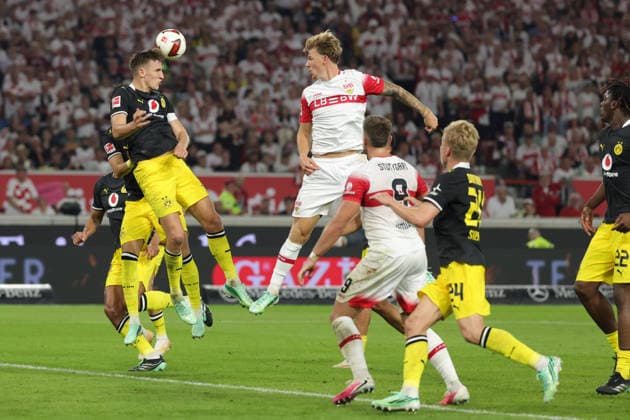 19.09.2026, Deutschland, Stuttgart, Fußball Bundesliga, VfB Stuttgart vs. Borussia Dortmund, Nico Schlotterbeck (Dortmund) Finn Jeltsch (VfB)