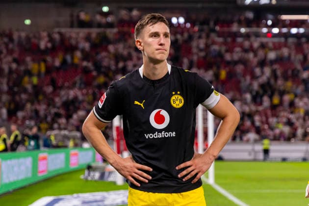 19.09.2026, Fussball, 4. Spieltag der 1. Fussball Bundesliga, VfB Stuttgart - Borussia Dortmund. Nico Schlotterbeck (Borussia Dortmund) bejubelt den Sieg in Stuttgart. Stuttgart MHP Arena Baden-Württemberg Deutschland xRHR-FOTO DEx Copyright: DennisxEwert RHR-FOTOx RHR-FOTO DE