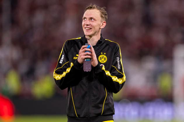 19.09.2026, Fussball, 4. Spieltag der 1. Fussball Bundesliga, VfB Stuttgart - Borussia Dortmund. Maximilian Beier (Borussia Dortmund) bejubelt den Sieg in Stuttgart. Stuttgart MHP Arena Baden-Württemberg Deutschland xRHR-FOTO DEx Copyright: DennisxEwert RHR-FOTOx RHR-FOTO DE
