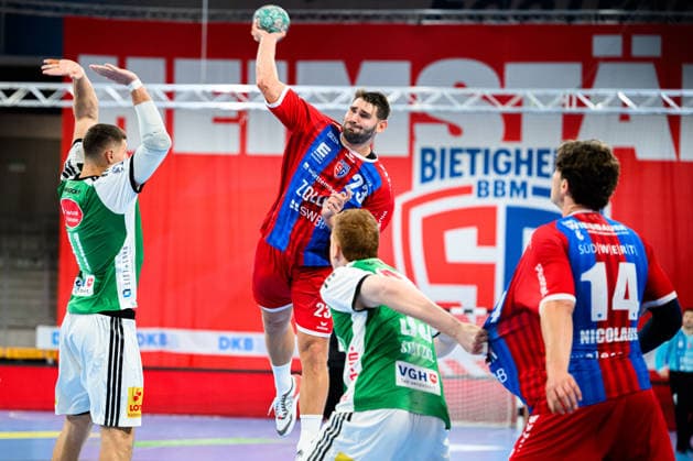 Bietigheim: HBL - 26 27 - SG BBM Bietigheim - TSV Hannover-Burgdorf v.li. Sebastian Heymann (Hannover), Marcus Norrbrink (Bietigheim) Bietigheim-Bissingen Egetrans Arena Baden-Württemberg Deutschland