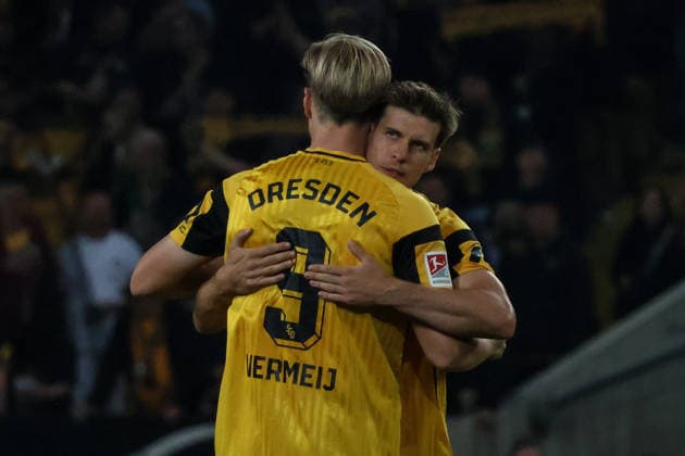 Deutschland: 2. Bundesliga 2026 2027, 7. Spieltag, Dynamo Dresden - Hertha BSC, Rudolf-Harbig-Stadion (Dresden): Vincent Vermeij (Dynamo Dresden, 9) und Alexander Rossipal (Dynamo Dresden, 19) Freisteller Copyright: xLucasxWalterx