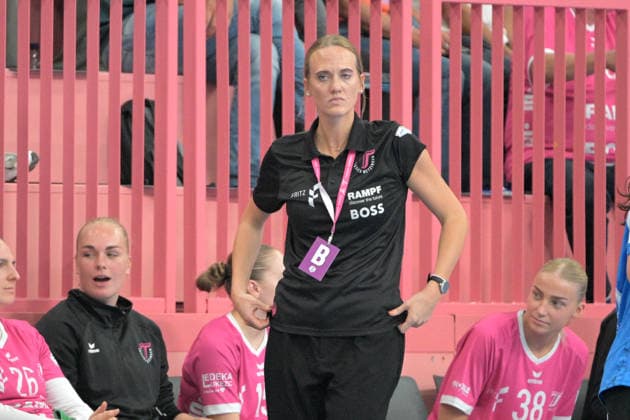 Miriam Hirsch (TusSies Metzingen, Trainerin) TusSies Metzingen vs. Thueringer HC , Handball, Alsco HBF, 04..Ligaspieltag, Saison 2026 2027, 19.09.2026 TusSies Metzingen vs. Thueringer HC , Handball, Alsco HBF, 04..Ligaspieltag, Saison 2026 2027, 19.09.2026 Tuebingen Copyright: xEibner-Pressefotox EP_TBR