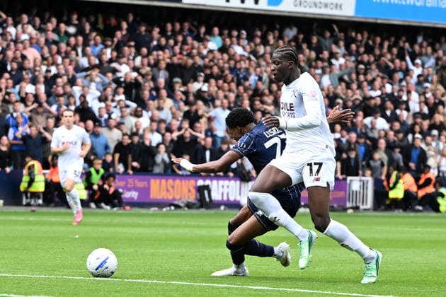Millwall v West Ham United, EFL Sky Bet Championship Millwall forward Kyrell Lisbie (22) is fouled by West Ham United midfielder Mohamadou KantÃ (17) during the EFL Sky Bet Championship match between Millwall and West Ham United at The Den, London, UK on 19 September 2026. London The Den Greater London UK Editorial use only DataCo restrictions apply See www.football-dataco.com , Copyright: xSimonxTraylenx PSI-24906-0143