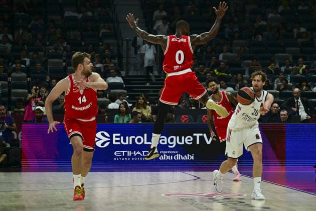 Real Madrid v Olympiacos - EuroLeague Super Cup Final ABU DHABI, UNITED ARAB EMIRATES - SEPTEMBER 19: Mikael Jantunen (R) of Real Madrid in action against Codi Miller McIntyre of Olympiacos during the EuroLeague Super Cup final match between Real Madrid and Olympiacos at Etihad Arena in Abu Dhabi, United Arab Emirates, on September 19, 2026. Hassan al Raisi Anadolu Abu Dhabi United Arab Emirates. Editorial use only. Please get in touch for any other usage.  Copyright: x2026xAnadoluxHassanxalxRaisix