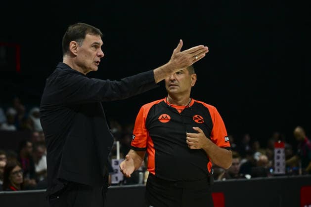 Real Madrid v Olympiacos - EuroLeague Super Cup Final ABU DHABI, UNITED ARAB EMIRATES - SEPTEMBER 19: Head coach Yeoryos Barcokas of Olympiacos reacts during the EuroLeague Super Cup final match between Real Madrid and Olympiacos at Etihad Arena in Abu Dhabi, United Arab Emirates, on September 19, 2026. Hassan al Raisi Anadolu Abu Dhabi United Arab Emirates. Editorial use only. Please get in touch for any other usage.  Copyright: x2026xAnadoluxHassanxalxRaisix