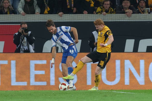 19.09.2026, xtgx, Fussball 2. Bundesliga, SG Dynamo Dresden - Hertha BSC Berlin, v.l. Linus Gechter (Hertha, 44) Robert Wagner (Dresden, 18) Zweikampf, Duell, Kampf, tackle (DFL DFB REGULATIONS PROHIBIT ANY USE OF PHOTOGRAPHS as IMAGE SEQUENCES and or QUASI-VIDEO) Dresden