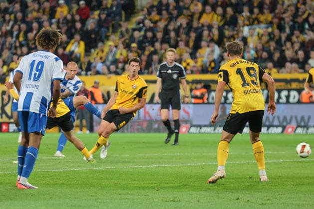 19.09.2026, xtgx, Fussball 2. Bundesliga, SG Dynamo Dresden - Hertha BSC Berlin, v.l. Jon Dagur Thorsteinsson (Hertha, 24) schiesst Tor, schießt, Torschuetze, erzielt Tor, Treffer, scores the goal 1 (DFL DFB REGULATIONS PROHIBIT ANY USE OF PHOTOGRAPHS as IMAGE SEQUENCES and or QUASI-VIDEO) Dresden