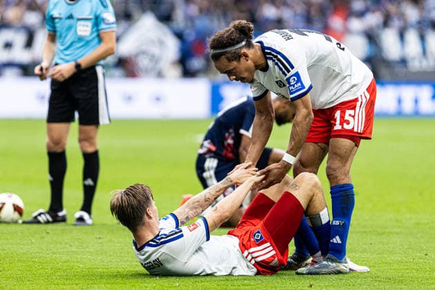 1. Fußball Bundesliga: Hamburger SV - 1. FC Köln; 19.09.2026 David Moller Wolfe (Hamburger SV, 3), Yussuf Poulsen (Hamburger SV, 15) 1. Fußball Bundesliga 4. Spieltag: Hamburger SV - 1. FC Köln; Volksparkstadion, Hamburg; 19.09.2026 DFL regulations prohibit any use of photographs as image sequences and or quasi video. Copyright: xBEAUTIFULxSPORTS Buriakovx
