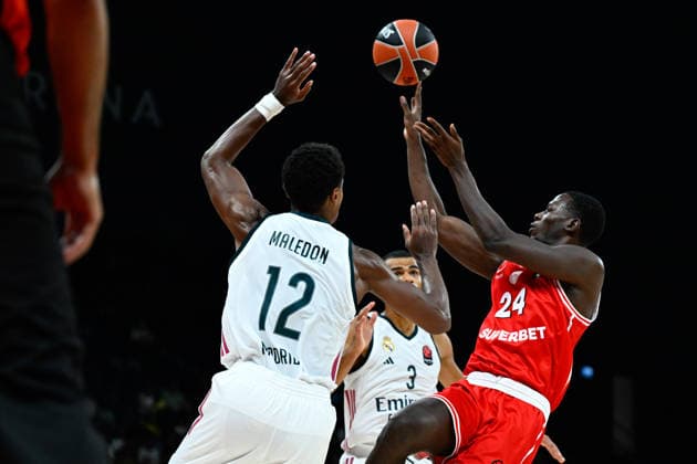 Olympiacos v Real Madrid - EuroLeague Super Cup Final ABU DHABI, UNITED ARAB EMIRATES - SEPTEMBER 19: Mbaye Ndiaye (24) of Olympiacos in action against Theo Maledon (12) of Real Madrid during the EuroLeague Super Cup final match between Olympiacos and Real Madrid at Etihad Arena in Abu Dhabi, United Arab Emirates on September 19, 2026. Arif Hüdaverdi Yaman Anadolu Abu Dhabi United Arab Emirates. Editorial use only. Please get in touch for any other usage.  Copyright: x2026xAnadoluxArifxHüdaverdixYamanx