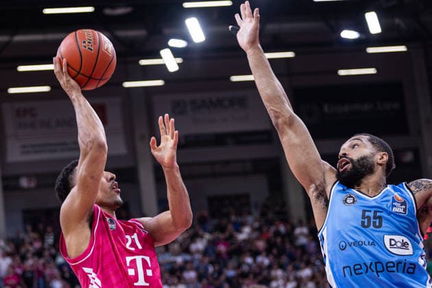 easyCredit Basketball Bundesliga, Telekom Baskets Bonn vs. Veolia Towers Hamburg, 19.09.2026 Joel Aminu (Telekom Baskets Bonn 21) und David Muenkat (Veolia Towers Hamburg 55) -- easyCredit Basketball Bundesliga, Telekom Baskets Bonn vs. Veolia Towers Hamburg, 19.09.2026, Telekom Dome Bonn Copyright: xBEAUTIFULxSPORTS Derixx