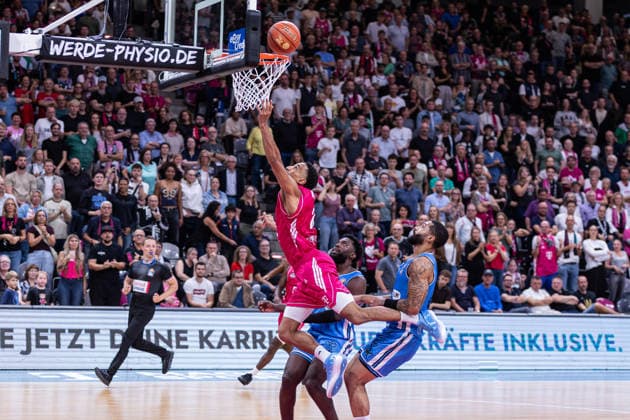 easyCredit Basketball Bundesliga, Telekom Baskets Bonn vs. Veolia Towers Hamburg, 19.09.2026 Joel Aminu (Telekom Baskets Bonn 21) lässt den Ball reinrollen -- easyCredit Basketball Bundesliga, Telekom Baskets Bonn vs. Veolia Towers Hamburg, 19.09.2026, Telekom Dome Bonn Copyright: xBEAUTIFULxSPORTS Derixx
