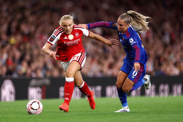 Arsenal v Manchester United, ManU 19 September 2026, London - Women s Super League - Arsenal v Manchester United - Smilla Holmberg of Arsenal and Andrea Medina of Manchester United - Photo: Jacques Feeney Offside. London UK Copyright: xJacquesxFeeneyx xOffsidexOffside