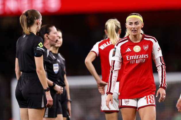 Arsenal v Manchester United, ManU 19 September 2026, London - Women s Super League - Arsenal v Manchester United - Chloe Kelly of Arsenal reacts after speaking to the referee - Photo: Jacques Feeney Offside. London UK Copyright: xJacquesxFeeneyx xOffsidexOffside