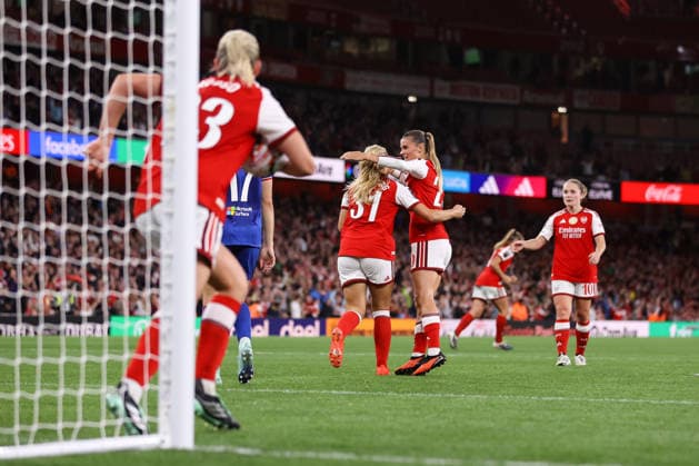 Arsenal v Manchester United, ManU 19 September 2026, London - Women s Super League - Arsenal v Manchester United - Smilla Holmberg of Arsenal and Selina Cerci of Arsenal celebrate their first goal - Photo: Jacques Feeney Offside. London UK Copyright: xJacquesxFeeneyx xOffsidexOffside