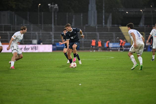 19.09.2026, GER, Fussball, Regionalliga Nord, 10.Spieltag, Saison 2026 2027, Oldenburg, Marschwegstadion, VfB Oldenburg vs SSV Jeddeloh II Rafael BRAND ( VfB Oldenburg 8 ) am Ball Oldenburg Marschwegstadion Niedersachsen Deutschland Copyright: xnordphotoxGmbHx xRojahnx