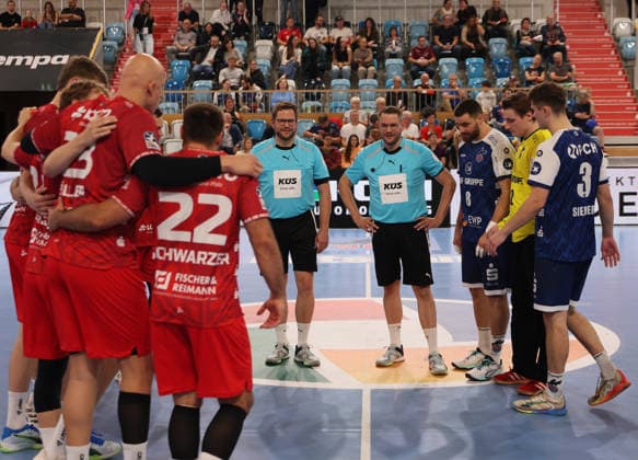 GER HBL2 Saison 2026 2027 VfL Potsdam vs EULEN Ludwigshafen, 19.09.26, MBS Arena, Potsdam Begrüßung, beide Teams, Schiedsrichter, Mittelkreis