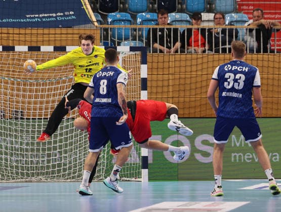 GER HBL2 Saison 2026 2027 VfL Potsdam vs EULEN Ludwigshafen, 19.09.26, MBS Arena, Potsdam Maximilian GRUNDMANN(1.VfL Potsdam 12) pariert gegen Lars RÖLLER (Eulen Ludwigshafen 23), Davide BULZAMINI (1.VfL Potsdam 8), Tim Niclas SCHRÖDER (1.VfL Potsdam 33)