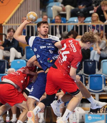 GER HBL2 Saison 2026 2027 VfL Potsdam vs EULEN Ludwigshafen, 19.09.26, MBS Arena, Potsdam in einem Gewirr von Spielern setzt sich Markus MAHR (1.VfL Potsdam 6) am Ende durch