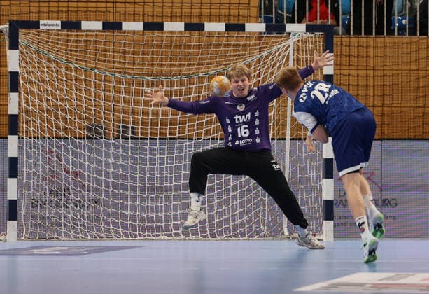 GER HBL2 Saison 2026 2027 VfL Potsdam vs EULEN Ludwigshafen, 19.09.26, MBS Arena, Potsdam Philipp Sebastian WENNING (Eulen Ludwigshafen 16) pariert den Strafwurf vonJan GRÜNER (1.VfL Potsdam 28), Siebenmeter