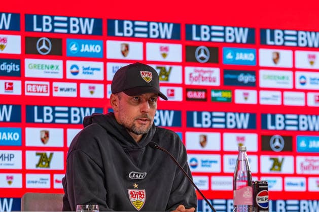 1. Fußball Bundesliga: VfB Stuttgart vs. Borussia Dortmund; 19.09.2026 Stuttgart, GERMANY - 19. September 2026: Sebastian Hoeneß (VfB Stuttgart, Trainer) während der Pressekonferenz nach dem Spiel zwischen dem VfB Stuttgart und Borussia Dortmund am 4. Spieltag der 1. Fußball Bundesliga in der MHP ARENA. Copyright: xBEAUTIFULxSPORTS Steinx