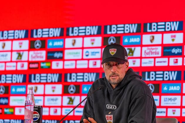 1. Fußball Bundesliga: VfB Stuttgart vs. Borussia Dortmund; 19.09.2026 Stuttgart, GERMANY - 19. September 2026: Sebastian Hoeneß (VfB Stuttgart, Trainer) während der Pressekonferenz nach dem Spiel zwischen dem VfB Stuttgart und Borussia Dortmund am 4. Spieltag der 1. Fußball Bundesliga in der MHP ARENA. Copyright: xBEAUTIFULxSPORTS Steinx