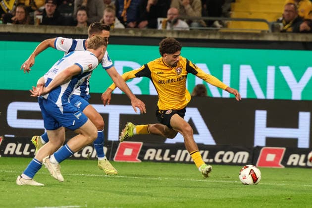 Deutschland: 2. Bundesliga 2026 2027, 7. Spieltag, Dynamo Dresden - Hertha BSC, Rudolf-Harbig-Stadion (Dresden): Flanke von Ben Bobzien (Dynamo Dresden, 20) Copyright: xLucasxWalterx
