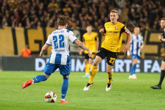Deutschland: 2. Bundesliga 2026 2027, 7. Spieltag, Dynamo Dresden - Hertha BSC, Rudolf-Harbig-Stadion (Dresden): Mads Pedersen (Hertha BSC, 22) am Ball Copyright: xLucasxWalterx