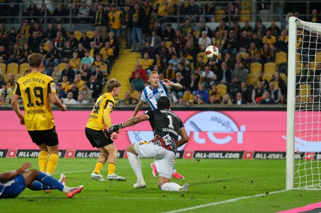19.09.2026, xtgx, Fussball - 2.Bundesliga Dynamo Dresden - Hertha BSC Berlin v.l. Gustaf Nilsson (Hertha, 9) schiesst über das leere Tor (DFL DFB REGULATIONS PROHIBIT ANY USE OF PHOTOGRAPHS as IMAGE SEQUENCES and or QUASI-VIDEO) Dresden
