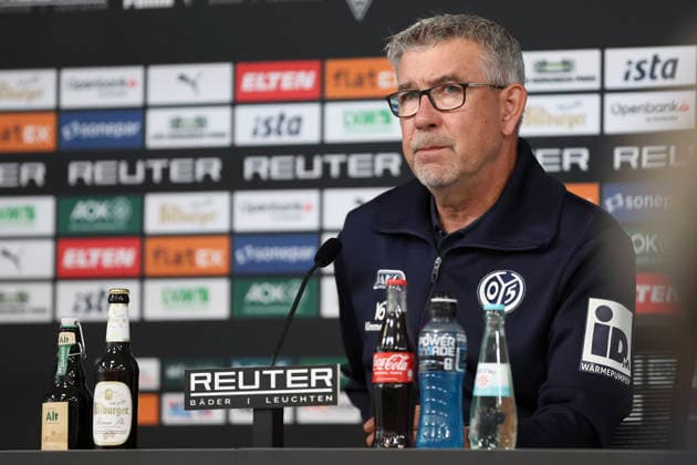 Trainer Urs Fischer (1.FSV Mainz 05) bei der Pressekonferenz waehrend des Spiels der 1. Bundesliga zwischen Borussia Moenchengladbach und 1. FSV Mainz 05, ista-Borussia-Park am 19. September 2026 in Moenchengladbach, Deutschland. (Foto von Oliver Kaelke DeFodi Images) +++ Trainer Urs Fischer (1.FSV Mainz 05) at the press conference, PK, Pressekonferenz during the Bundesliga match between Borussia Moenchengladbach and 1. FSV Mainz 05 at ista-Borussia-Park on September 19, 2026 in Moenchengladbach, Germany. (Photo by Oliver Kaelke DeFodi Images) DFB DFL REGULATIONS PROHIBIT ANY USE OF PHOTOGRAPHS AS IMAGE SEQUENCES AND OR QUASI-VIDEO. (Photo by Oliver Kaelke DeFodi Images) -