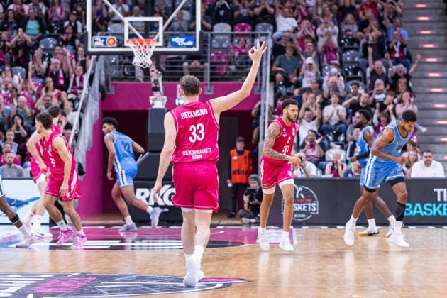 easyCredit Basketball Bundesliga, Telekom Baskets Bonn vs. Veolia Towers Hamburg, 19.09.2026 Patrick Heckmann (Telekom Baskets Bonn 33) für drei -- easyCredit Basketball Bundesliga, Telekom Baskets Bonn vs. Veolia Towers Hamburg, 19.09.2026, Telekom Dome Bonn Copyright: xBEAUTIFULxSPORTS Derixx