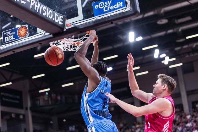 easyCredit Basketball Bundesliga, Telekom Baskets Bonn vs. Veolia Towers Hamburg, 19.09.2026 Trey Wade (Veolia Towers Hamburg 7) dunkt -- easyCredit Basketball Bundesliga, Telekom Baskets Bonn vs. Veolia Towers Hamburg, 19.09.2026, Telekom Dome Bonn Copyright: xBEAUTIFULxSPORTS Derixx