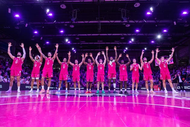 easyCredit Basketball Bundesliga, Telekom Baskets Bonn vs. Veolia Towers Hamburg, 19.09.2026 Die Baskets lassen sich feiern -- easyCredit Basketball Bundesliga, Telekom Baskets Bonn vs. Veolia Towers Hamburg, 19.09.2026, Telekom Dome Bonn Copyright: xBEAUTIFULxSPORTS Derixx