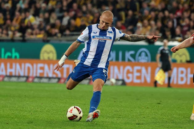 Deutschland: 2. Bundesliga 2026 2027, 7. Spieltag, Dynamo Dresden - Hertha BSC, Rudolf-Harbig-Stadion (Dresden): Schuss zum 1:2 durch Jon Dagur Thorsteinsson (Hertha BSC, 23) Copyright: xLucasxWalterx
